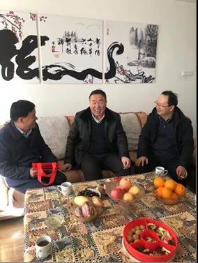 敦煌種業(yè)領(lǐng)導(dǎo)看望慰問公司老干部、老黨員及困難黨員職工