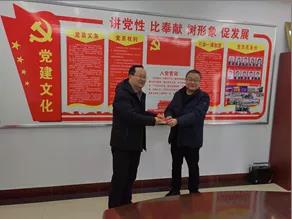 敦煌種業(yè)領(lǐng)導(dǎo)看望慰問公司老干部、老黨員及困難黨員職工