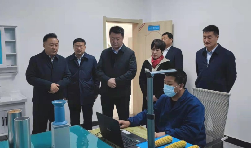 酒泉市政府黨組成員、副市長哈里別克來敦煌種業(yè)調(diào)研指導(dǎo)工作